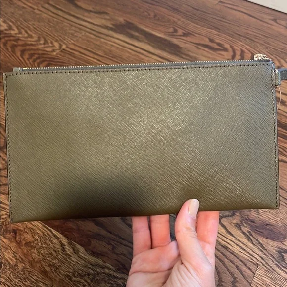 NEW Michael Kors Clutch - Picture 3 of 4